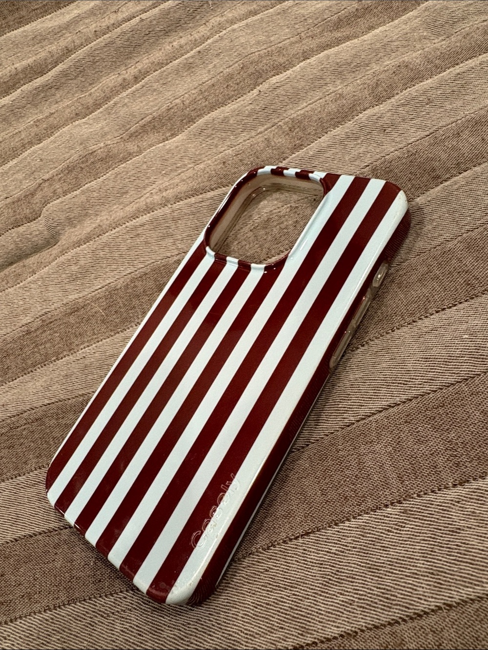 Striped Red & White Protective iPhone 15pro Casely case